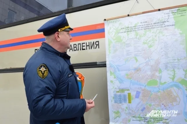 В случае чрезвычайной ситуации в Кемерове задействуют 113 человек, 13 единиц автомобильной и 9 — инженерной техники, а также 7 плавсредств. 