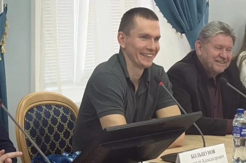 Александр Большунов пояснил, почему его не заметили, когда он тренировался в Пензе на Олимпийское алее: «Я катился настолько быстро, что никто просто не успевал меня узнать».