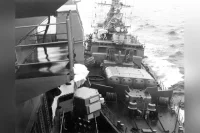 Момент навала сторожевика «Беззаветный» на борт «Yorktown».