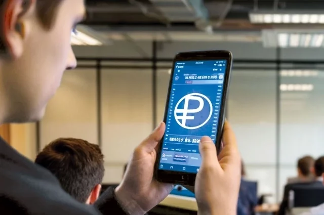 Многие граждане к цифровому рублю ещё только присматриваются.