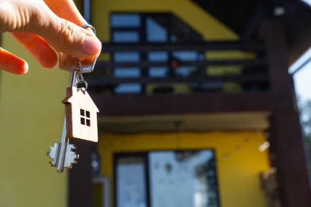 Главный плюс весенней покупки — финансовый. Продавцы, выставляющие недвижимость в марте, часто более сговорчивы.