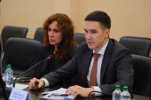 Глава минстроя рассказал, как и куда переселяют людей из разрушающихся зданий.