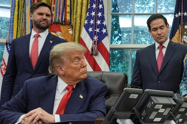 Главных кандидатов в преемники Трампа двое: вице-президент США Джей Ди Вэнс (слева) и госсекретарь Марко Рубио.