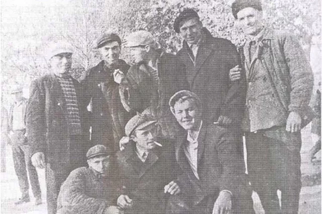 Комплексная бригада Гавриила Новикова (на фото) построила в станице немало зданий, среди которых школа, общежития, зернохранилища и т.д.