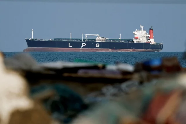 Из-за закрытия Ормузского пролива и остановки производства СПГ в Катаре под угрозой оказались поставки гелия — компонента, которому практически нет замены в производстве чипов.