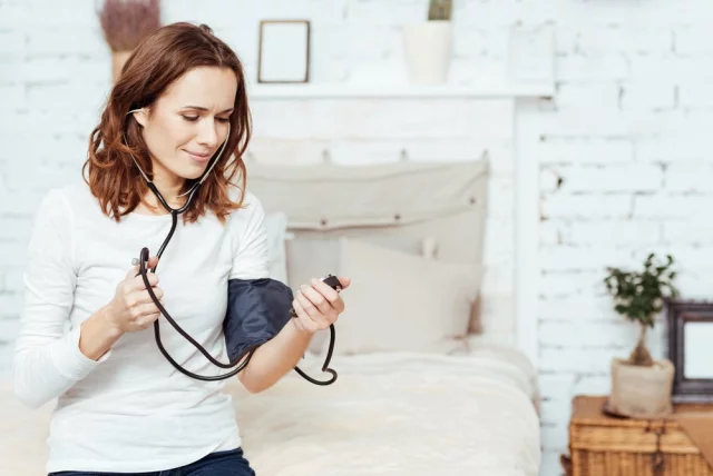 Прибор для измерения давления — тонометр — сегодня есть буквально в каждом доме.