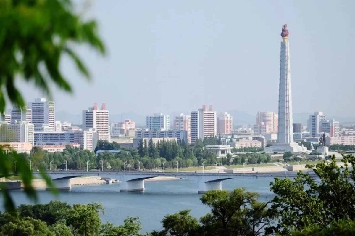 В КНДР провели учения по нанесению ударов системами залпового огня