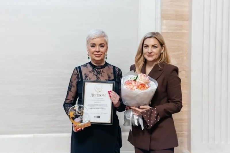  16 марта в правительстве Новосибирской области состоялась торжественная церемония награждения бизнес-премии «Звёздная лига — 2026». На площадке собрались лидеры ключевых отраслей экономики, предприниматели и общественные деятели, чтобы отметить достижения тех, кто вносит существенный вклад в развитие региона и страны.  Организатором премии выступил деловой портал BFM-Новосибирск. «Звёздная лига» — это признание заслуг компаний и персон, внедряющих инновации, развивающих стартапы и реализующих социально значимые проекты.  Открывая церемонию, управляющие партнеры медиахолдинга Сиб.фм Групп» Мар