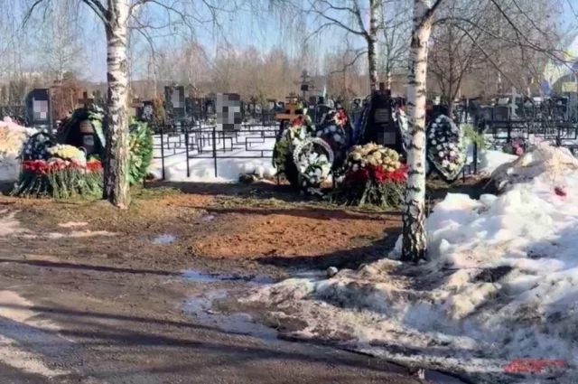 Богдана похоронили рядом с его другом Иваном.