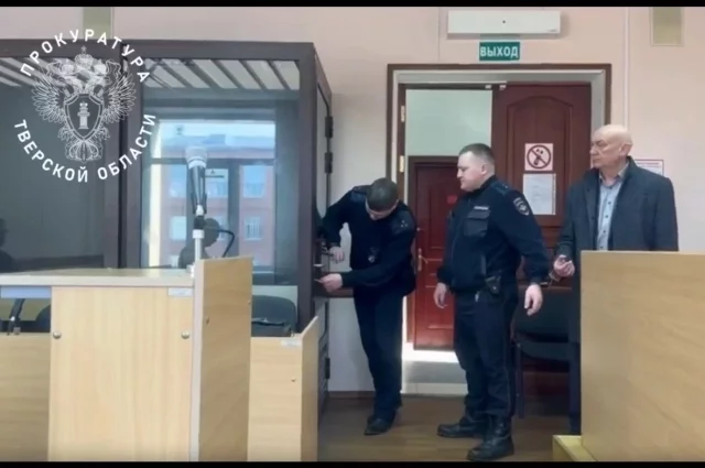 Алексея Титова заключили под стражу до 9 мая включительно.