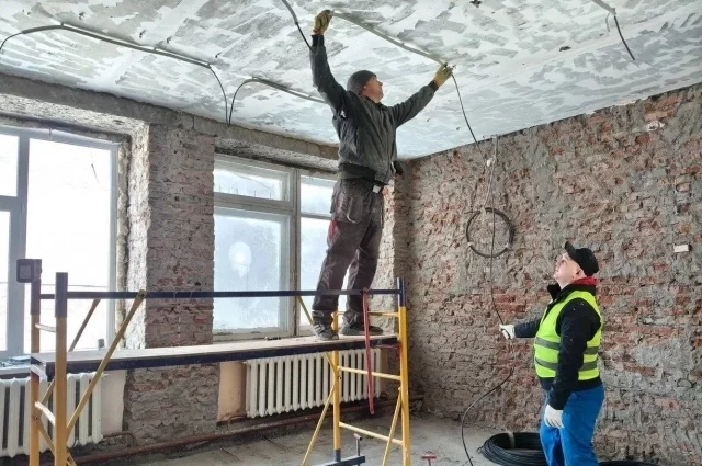 До 2028 года в Омской области преобразят более 110 учреждений образования