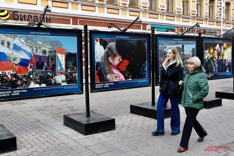 Также в экспозиции — кадры с бойцами севастопольского спецподразделения «Беркут», отправляющимися в зону спецоперации.