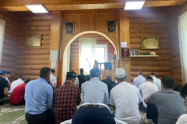 Он знаменует окончание священного месяца Рамадан и строгого поста.