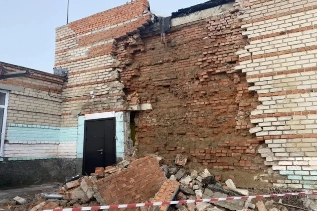 Кирпичная кладка обрушилась самопроизвольно