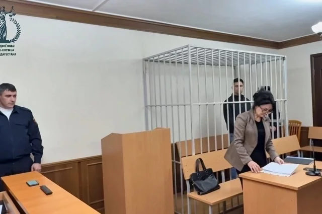 Экс-министра строительства Дагестана Сулейманова отправили в СИЗО по делу о взятке в 2 млн рублей.