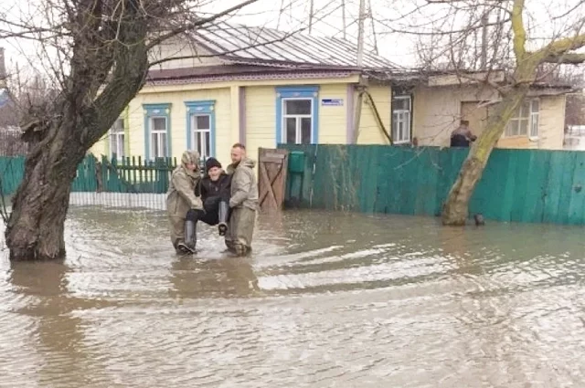 Чтобы имущество не потерять во время потопа, его лучше застраховать.