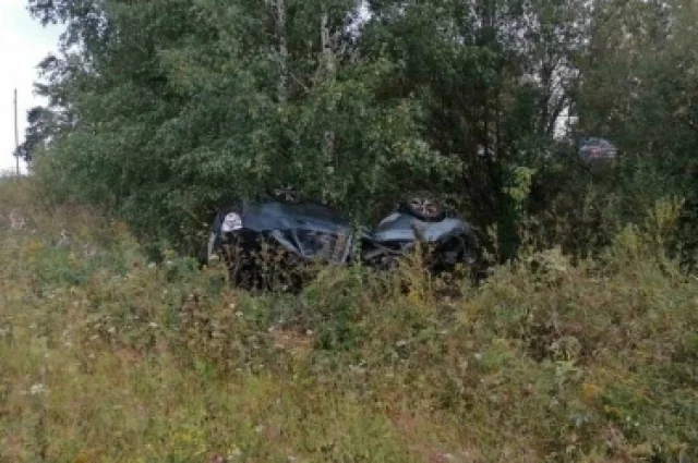 Мужчина сел за руль чужого автомобиля.