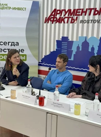 Павел Деревянко отвечал на вопросы журналистов.