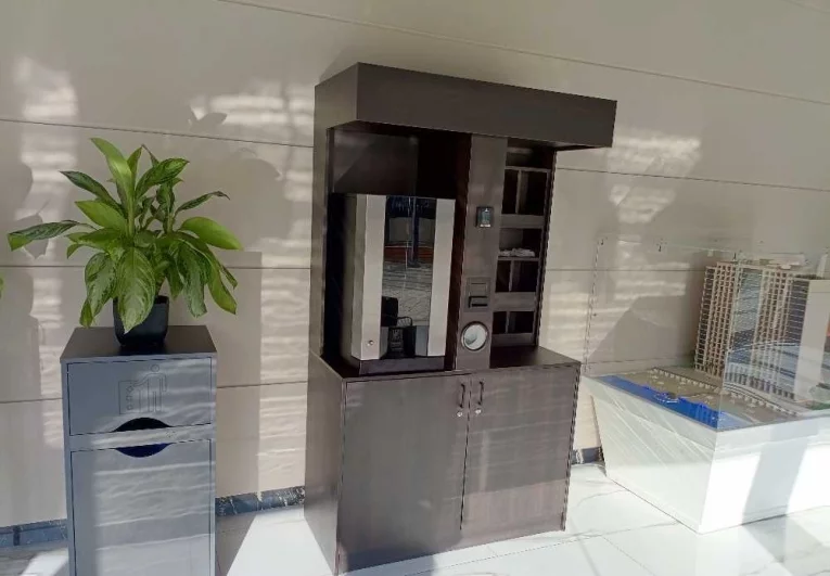 Для тех, кто не выспался и спешит на работу, кофемашина.