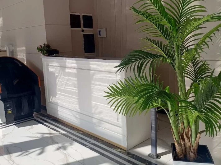 Место консьержа, правда он сам куда-то убежал.