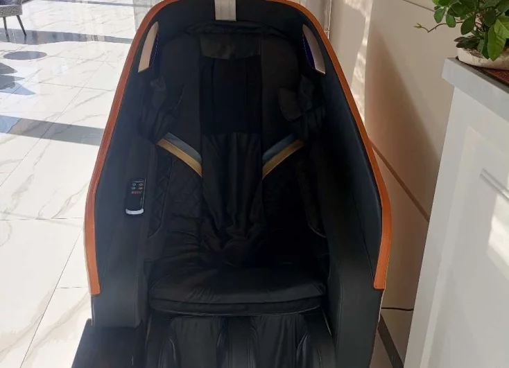 Есть даже массажное кресло - поругался с женой, и вот антистресс-терапия рядом.