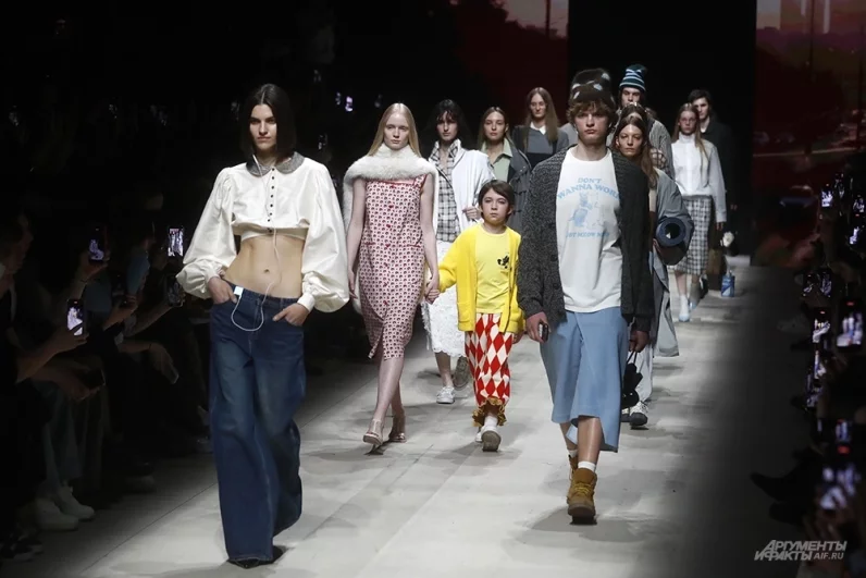 Коллективный показ проекта «Сделано в Москве» стал центральным событием финала, представив лучшие локальные бренды на главной fashion-площадке страны.