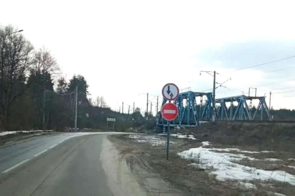 В Брянске ограничили движение под мостом между Ковшовкой и Ходаринкой