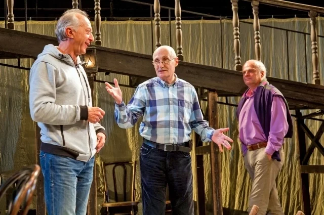 Режиссёр должен уметь работать с актёром, слышать его интонацию и понимать природу сценического существования. 