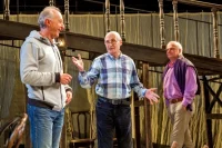 Режиссёр должен уметь работать с актёром, слышать его интонацию и понимать природу сценического существования. 