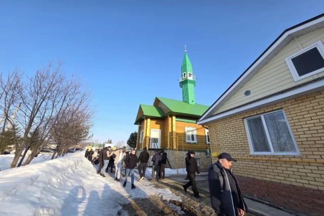 Кадры с места празднования Ураза-байрам в одной из деревень под Казанью. 
