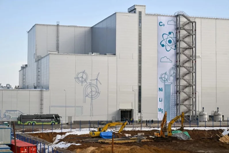 Общая площадь двух строящихся производств составит около 200 тыс. кв.м.