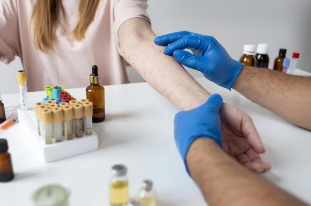 Самым эффективным способом защиты от кори считается вакцинация.