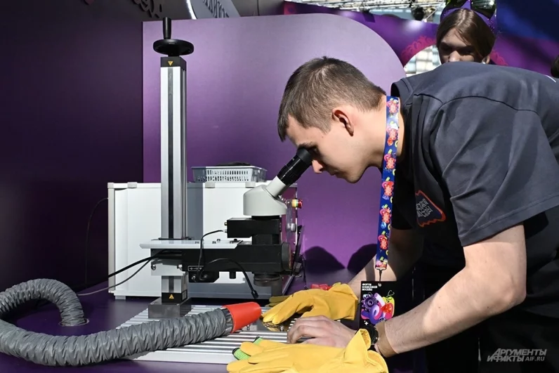 Всего на форуме работали стенды более 60 колледжей, где каждый подросток мог выбрать дело по душе и узнать правила поступления.