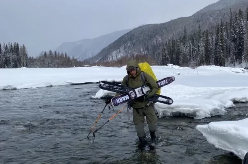 По дороге, кроме тридцатиградусных морозов, путешественников ждало много сложностей. 