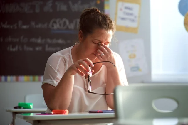 Проверка личных вещей учителей была инициирована кем-то из родителей учеников.