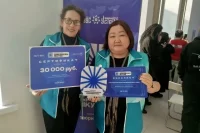 Анна Яковлева (справа — прим. Ред.) стала победителем конкурса финансовой грамотности