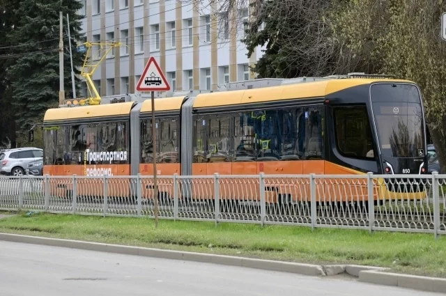 Планируется, что 50 новых трёхсекционных трамваев появятся в столице Урала до конца 2026 года.