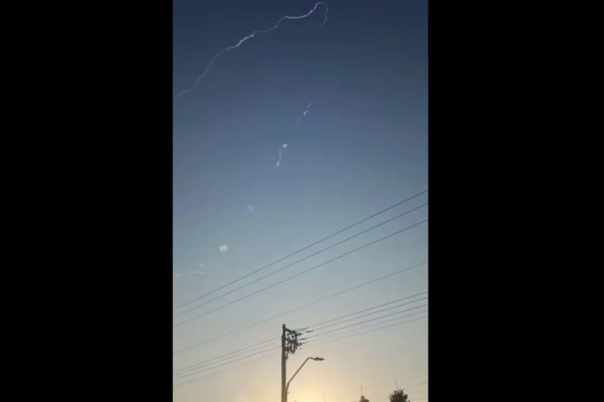 В Израиле показали кадры, где ракета Ирана ушла от перехвата, поразив цель