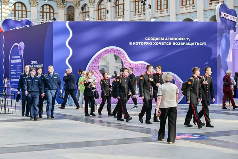 На форуме школьникам и их родителям показали возможности столичных колледжей, а также дали возможность побеседовать с представителями приемных комиссий.