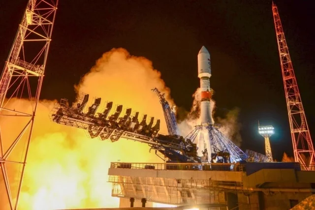 Ракета «Союз-2.1б» вывела на орбиту первые 16 серийных аппаратов группировки «Рассвет». 