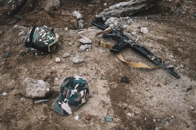 Украинские СМИ сообщают о бесславной гибели двух боевиков, которые хотели подзаработать на сбитом российском дроне.