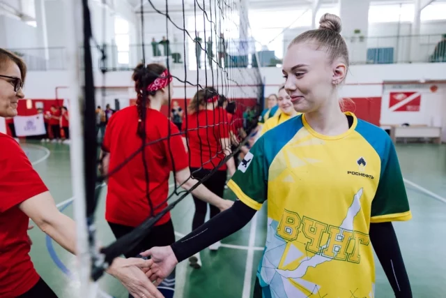 В Иркутске прошли традиционные открытые соревнования «А ну-ка, девушки!» среди предприятий региона, посвящённые Международному женскому дню.