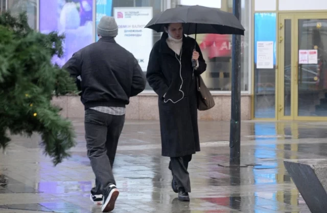 Как обещает метеоролог, первые дожди не будут долгими и обильными. Выпадет всего около 1-3 миллиметров осадков.