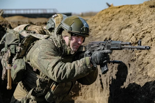 Наши войска заняты охватом и разгромом частей киевской армии сразу в нескольких районах.