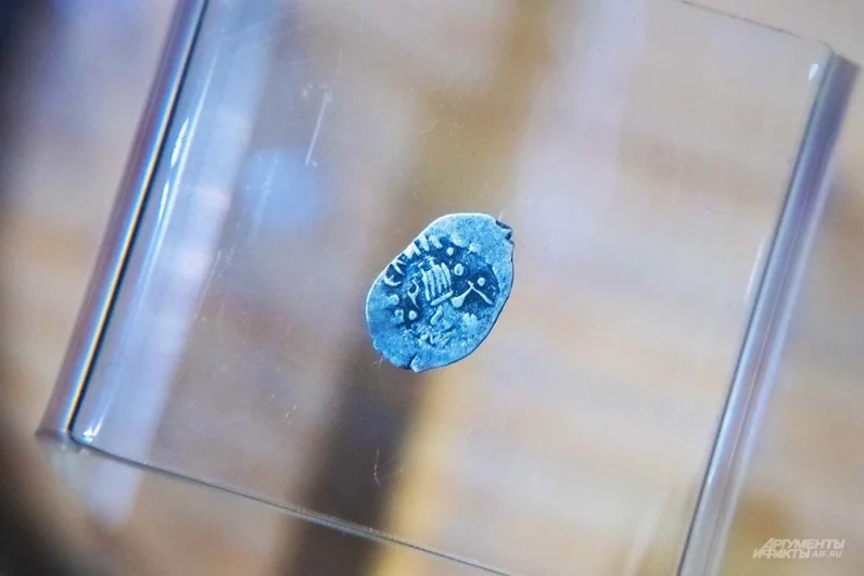 Идеальный тайник: ниша между перекрытиями первого и второго этажей палат на Берсеневской набережной. Клад пережил смену эпох, революции и перестройки.