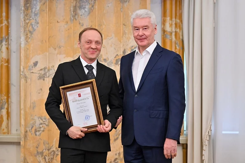 Заслуженный артист РФ Виталий Кищенко.