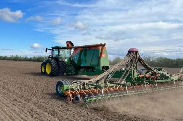 Сеять яровые начали в 13 округах Ставрополья.