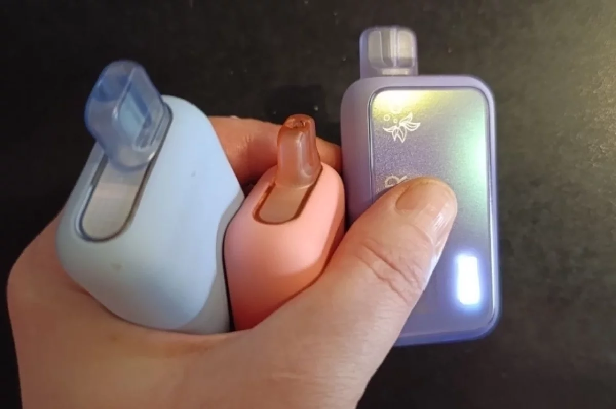 Мантуров: ведомства будут работать над поэтапным запретом вейпов в РФ