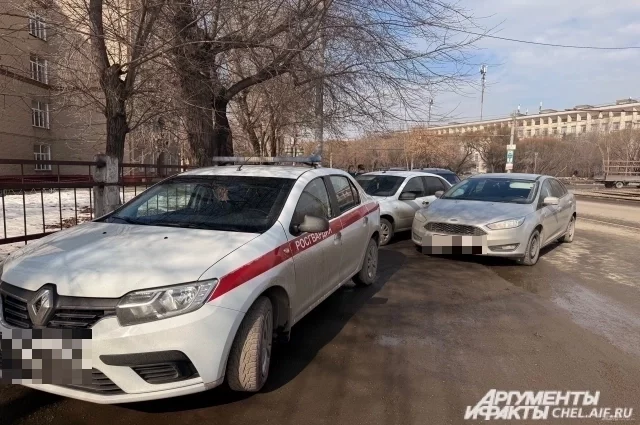 К месту происшествия стянулись сотрудники правоохранительных органов.