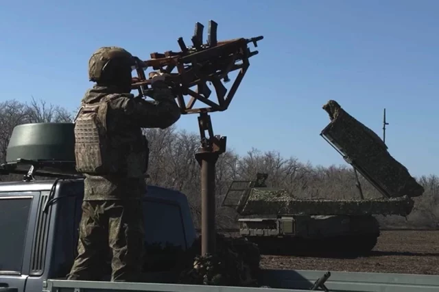 Зенитчики работают на Добропольском направлении.